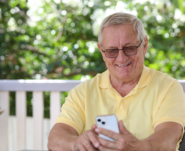 Senior man using Cardihab